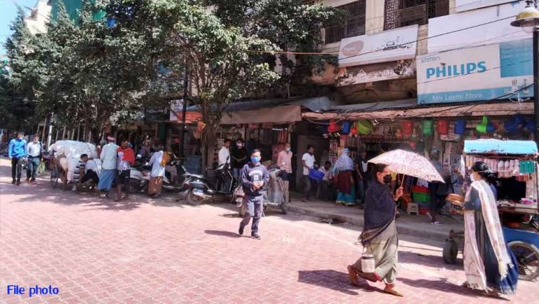 24 hrs total shutdown at Khwairamband bazar against assault of market residents 