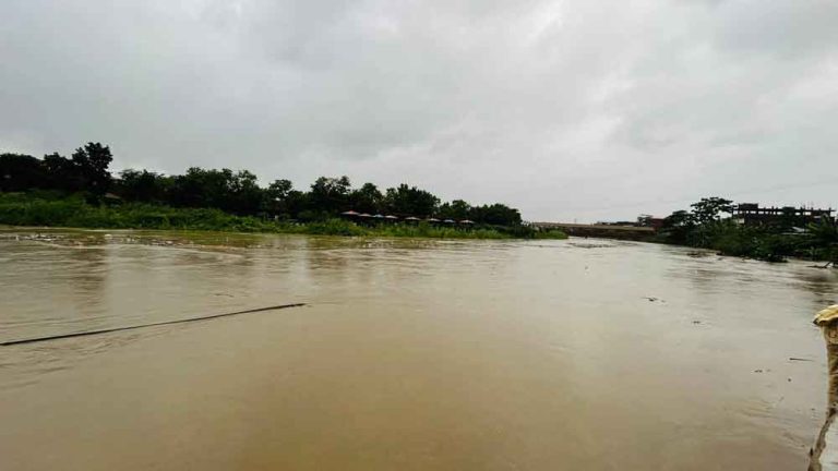 Stay alert of flood: Imphal West DM cautions people